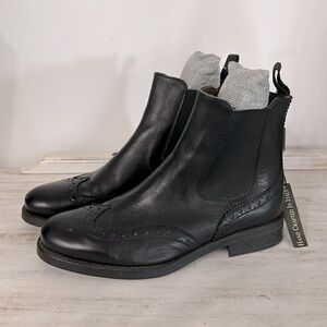 Boemos Italian Made black Leather wingtip ankle boots size 7 NWT